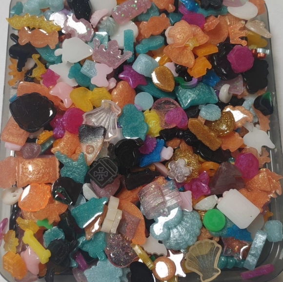 1 Bag (100 pcs) Mini-Small Resin Flatback Charms Cabochons Mix - Picture 3 of 5